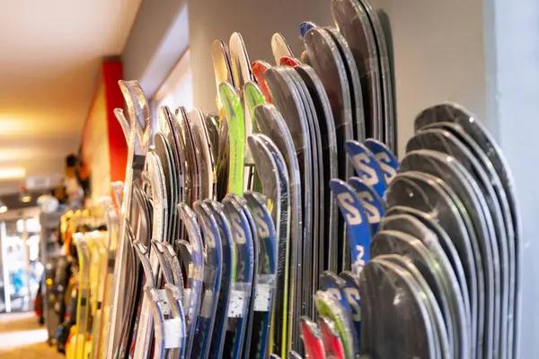 Choosing the Right Ski Rental Shop for Your Ski Trip
